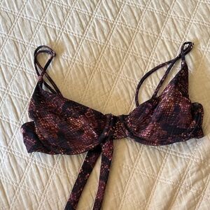 ISO Skatie Boa matching bottoms